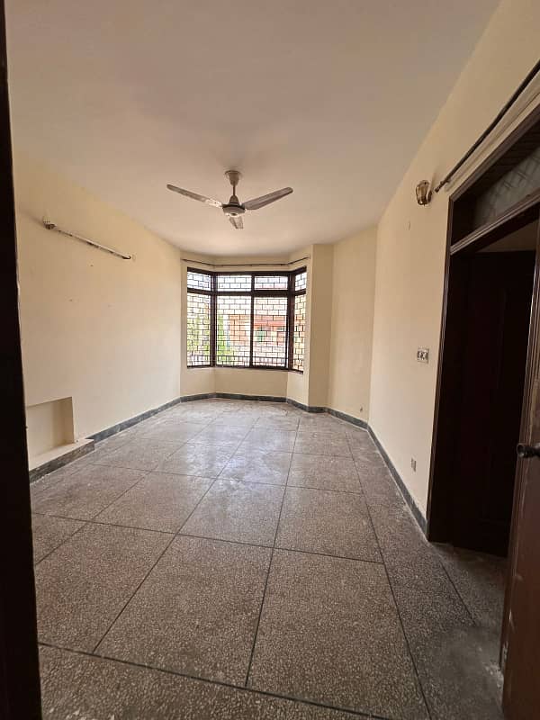 3 bedroom very vip upper portion 1