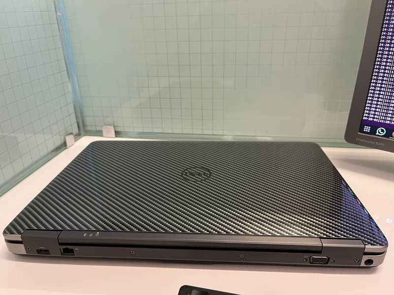 Dell Lettitude E 6540 (2GB dedicated amd GPU) 10