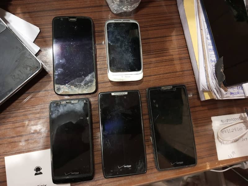 Damage ,Defective, off Phones only one phone have display 0