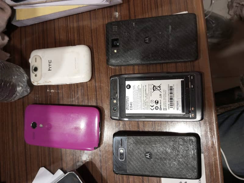 Damage ,Defective, off Phones only one phone have display 2