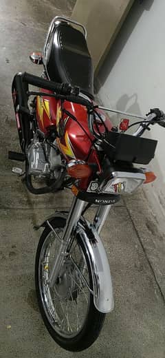 Honda 125 condition ki price hy modal dekhny waly dor rhain