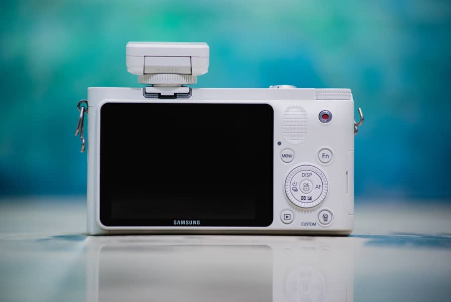 Capture Stunning Shot with the Perfect Pair: Samsung Mirrorless NX1000 8