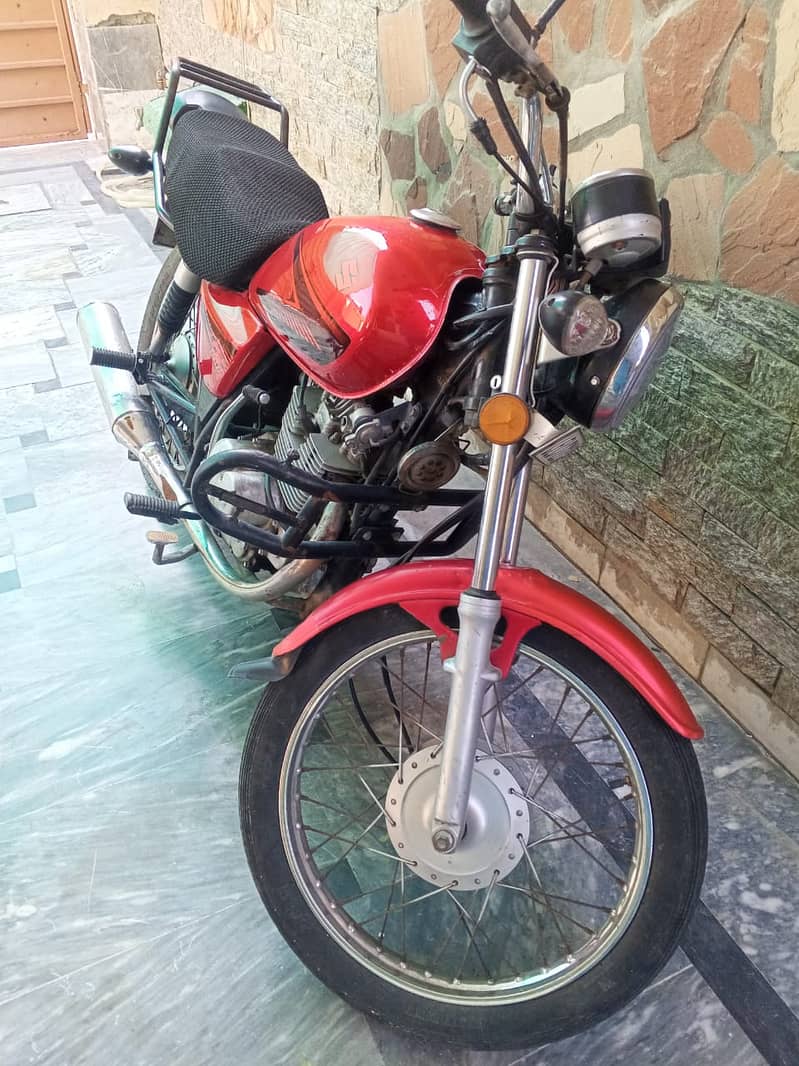 Suzuki GS 150 2014 1