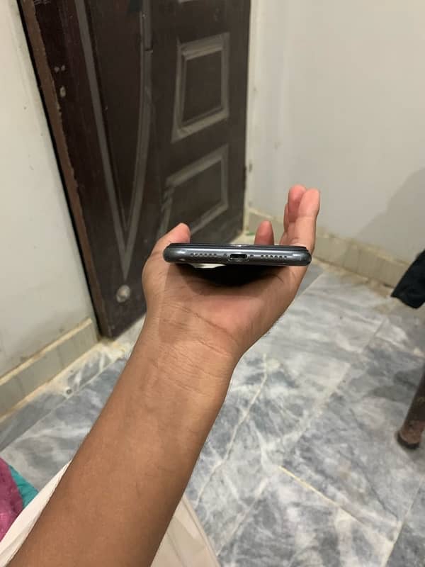 iPhone 11 64gb with box nonpta 4