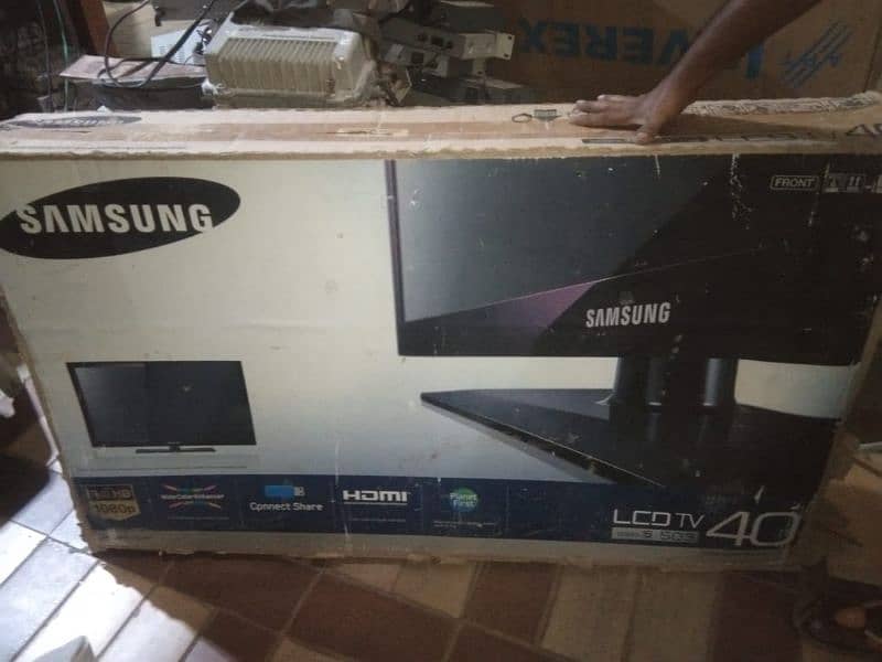 LCD Samsung 40inche 4