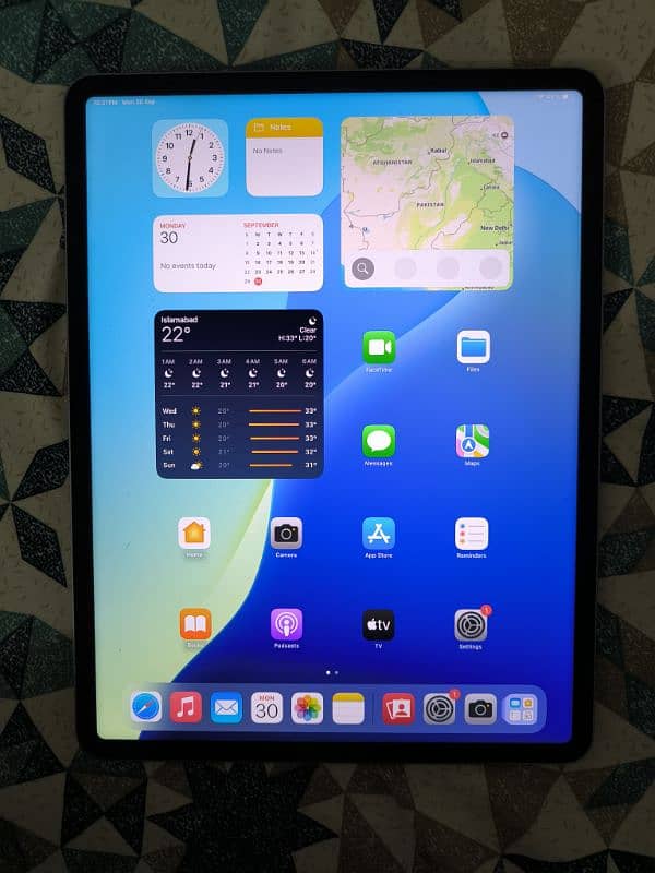 Ipad Pro 12.9, 6th Gen, 1tb, M2, In warranty 1