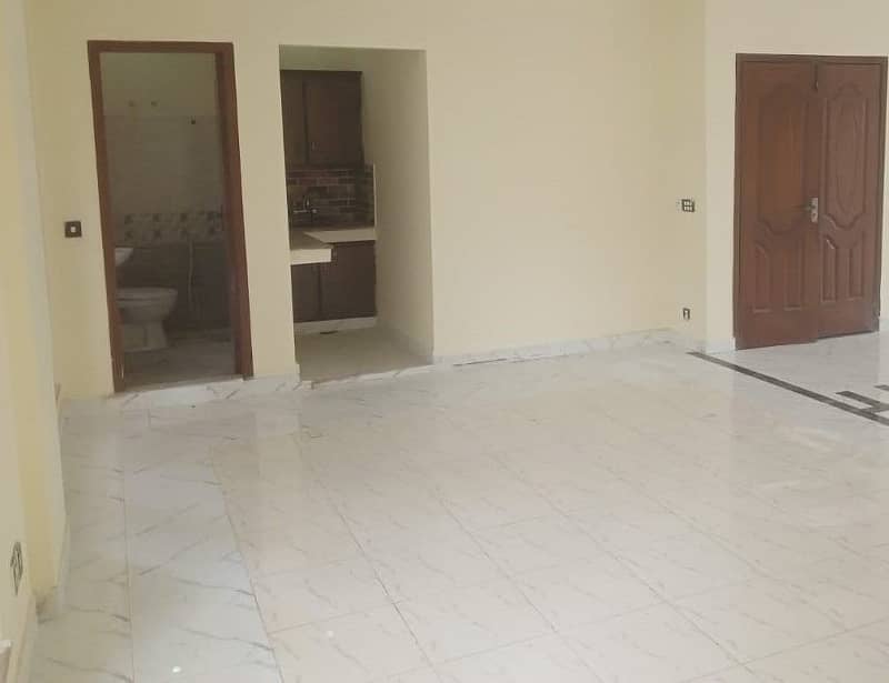 4 MRALA 2ND FLOOR HALL AVAILBLE FOR RENT ON MAIN BOLEVED 3