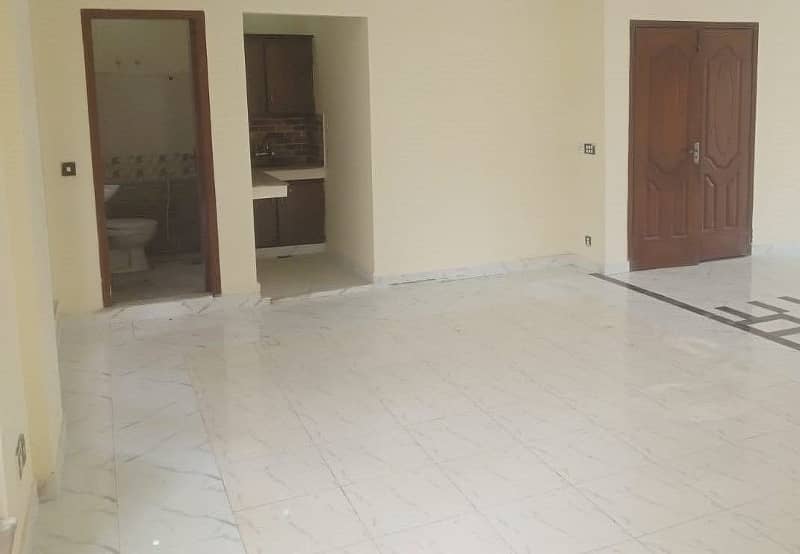 4 MRALA 2ND FLOOR HALL AVAILBLE FOR RENT ON MAIN BOLEVED 6