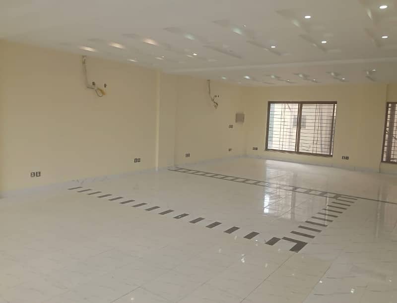 4 MRALA 2ND FLOOR HALL AVAILBLE FOR RENT ON MAIN BOLEVED 11