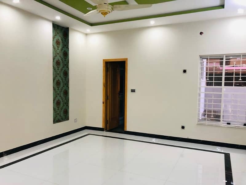 1 kanal full house for sale in Punjab society phase 2 18