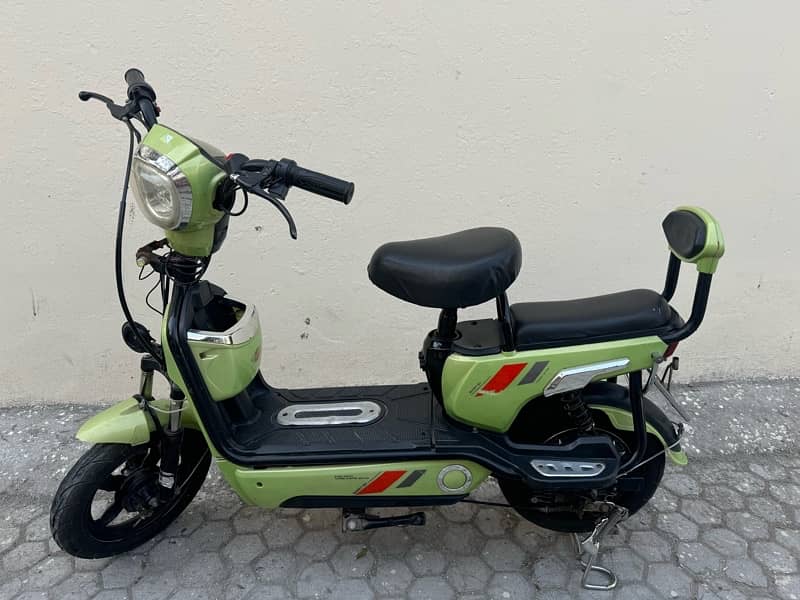 electric scootey , electric bike , electric rechargeable scooter 0