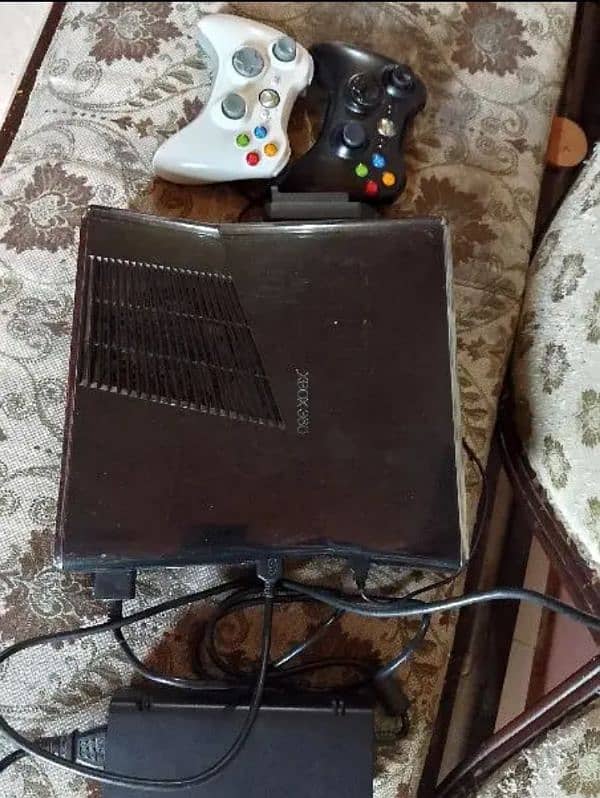 Xbox 360 with box 0