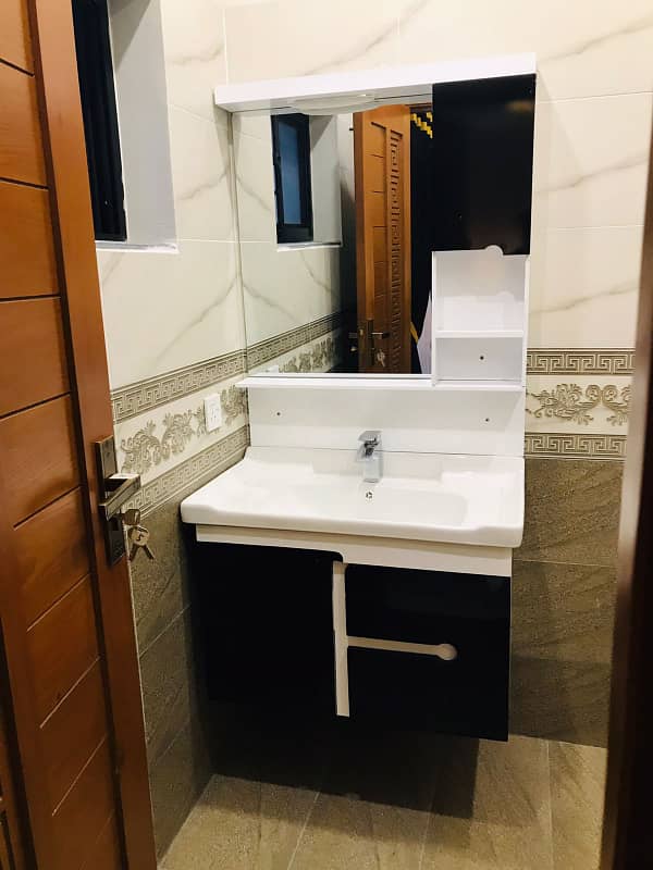 Apartment For Rent On Bahria Town Lahore 5