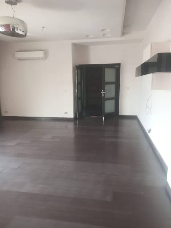 30000 S/f Independent Corporate Building Available For Rent 11