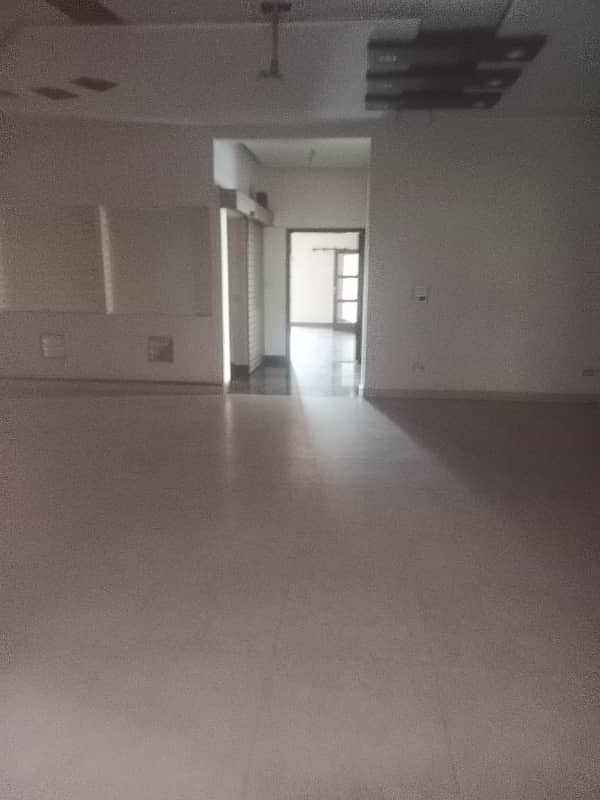 30000 S/f Independent Corporate Building Available For Rent 12