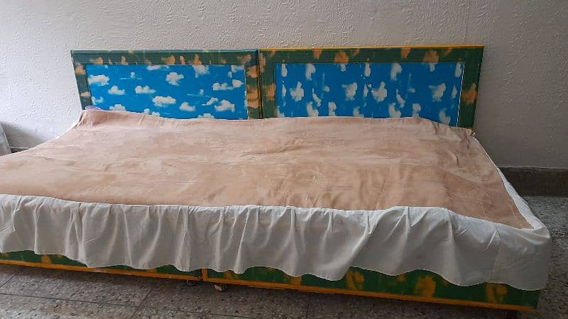 2 Pallot sofa-bed along with movable tires 2