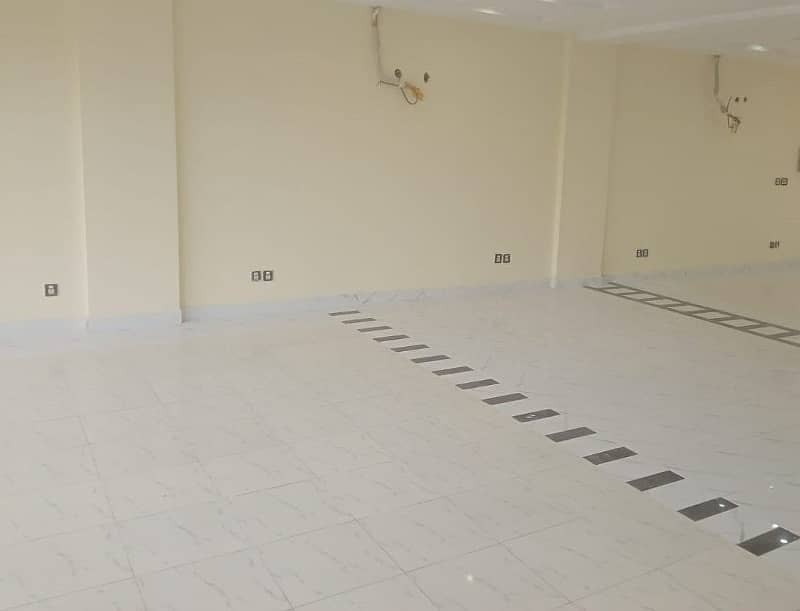 4 MRALA 2ND FLOOR HALL AVAILBLE FOR RENT ON MAIN BOLEVED 8