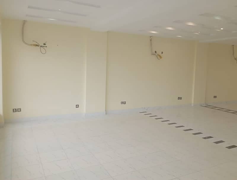 4 MRALA 2ND FLOOR HALL AVAILBLE FOR RENT ON MAIN BOLEVED 9