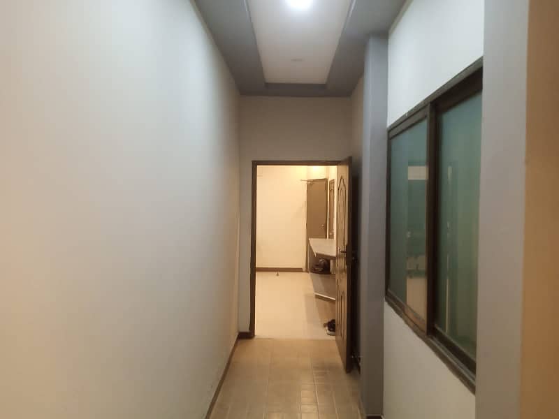 600 sqft office available in johar town 5