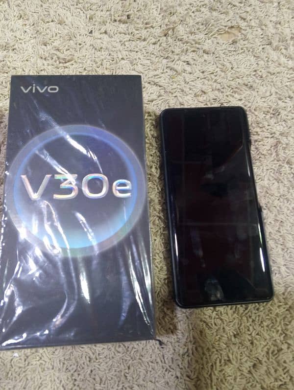 Vivo v30e 8/256 1