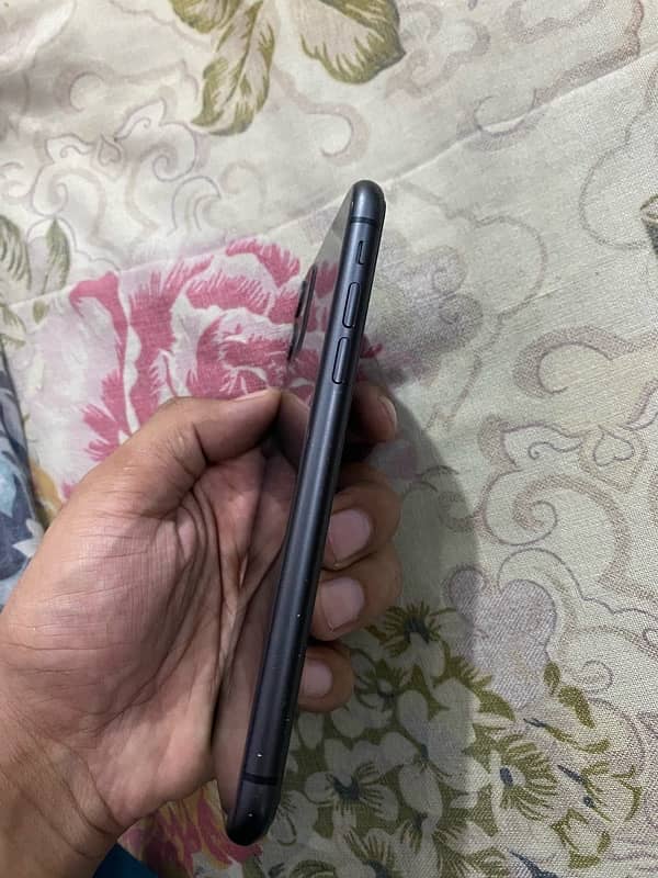 Iphone 11 for sale 128Gb water pack 5