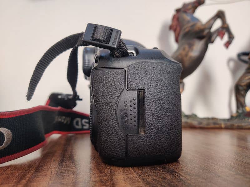 Canon 5D Mark 3 with Original Battery and Charger 2