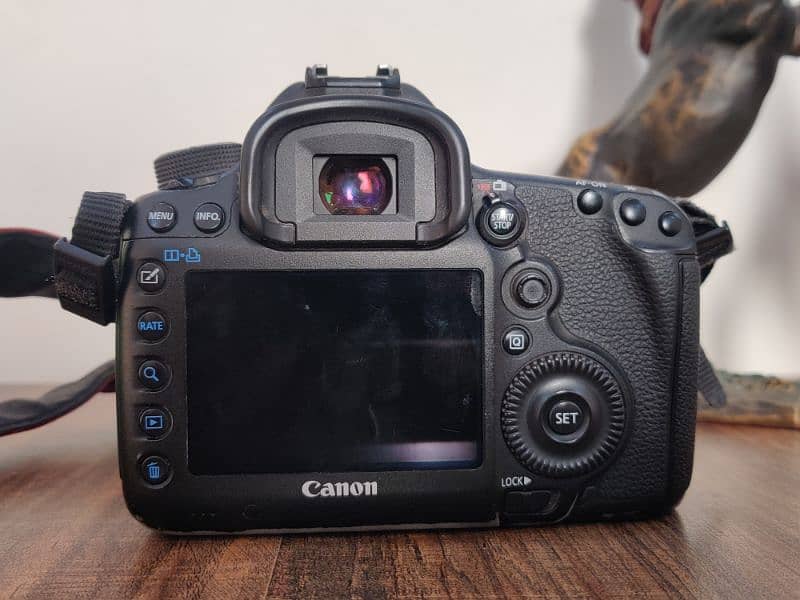 Canon 5D Mark 3 with Original Battery and Charger 3