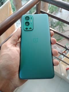 One Plus 9 pro 5G 256GB 9.5/10 genuine condition.