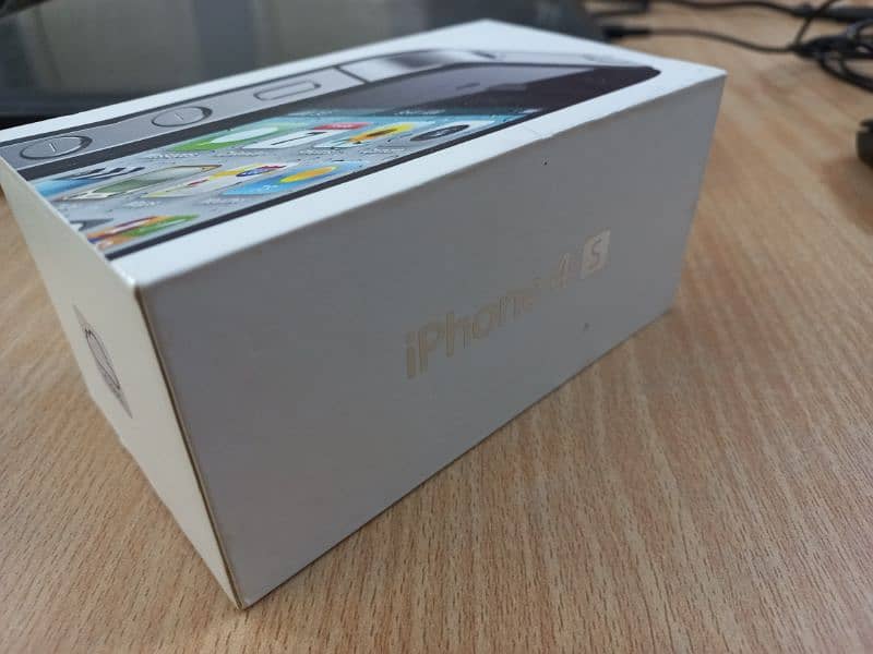 IPhone 4s White 16 GB with BOX Lead 6