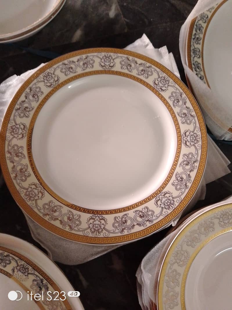 Dinner set cheeni  61 PCs untouched 3