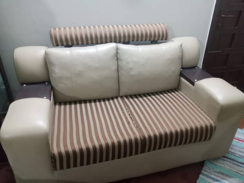 6 Seater Sofa, Almost new 2