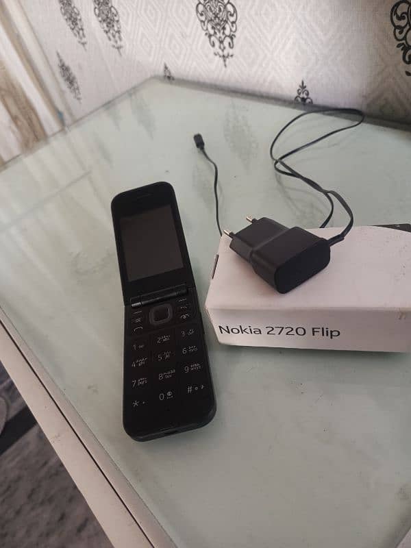 Nokia 2720 flip 1