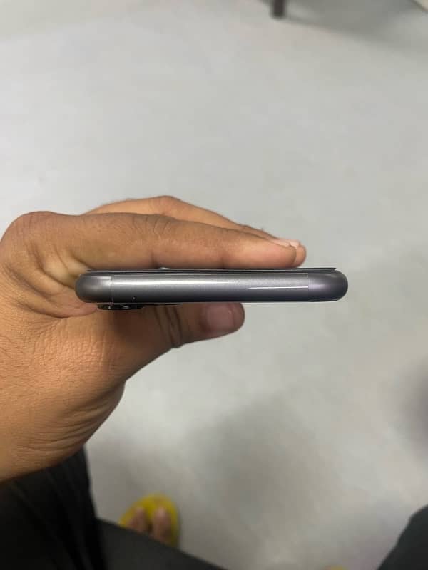 Iphone 11 128gb approved with box 2