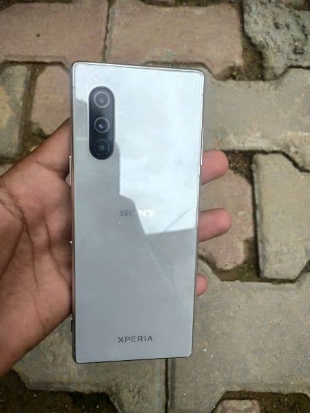 Sony Xperia 5 9