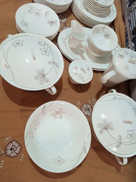 Dinner Set New, Noritake seven star royal bone 61 pieces for sale 6