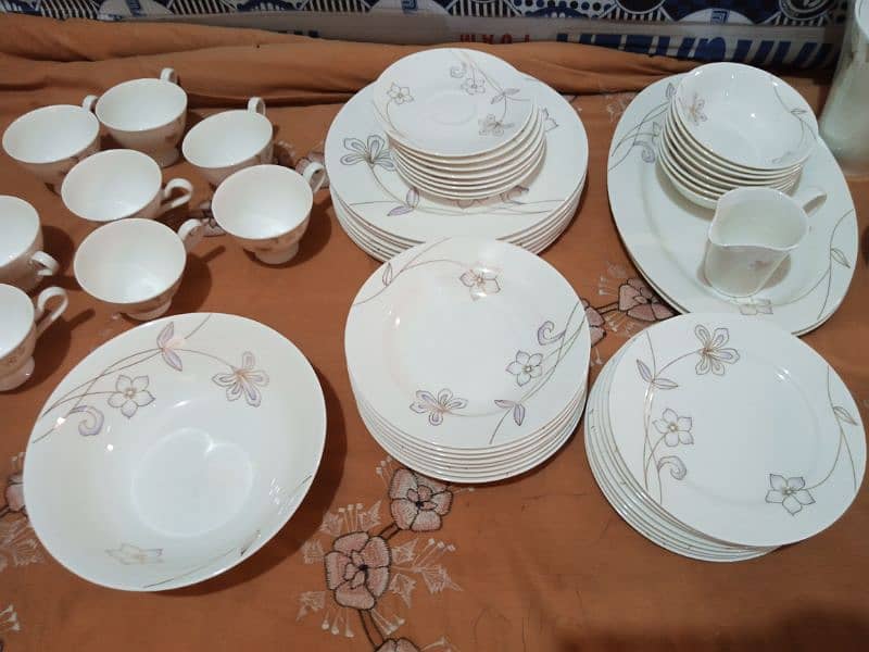 Dinner Set New, Noritake seven star royal bone 61 pieces for sale 7