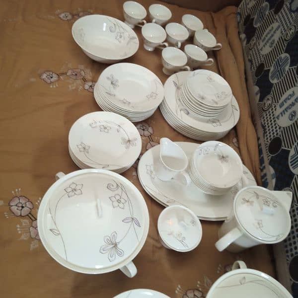 Dinner Set New, Noritake seven star royal bone 61 pieces for sale 8