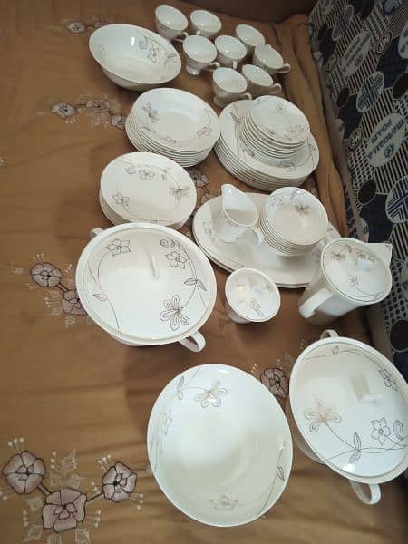 Dinner Set New, Noritake seven star royal bone 61 pieces for sale 10