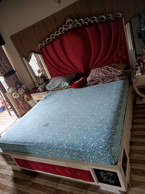 king Size Queen Bed With 2 Side tables & Master Spring Air Mattress 0