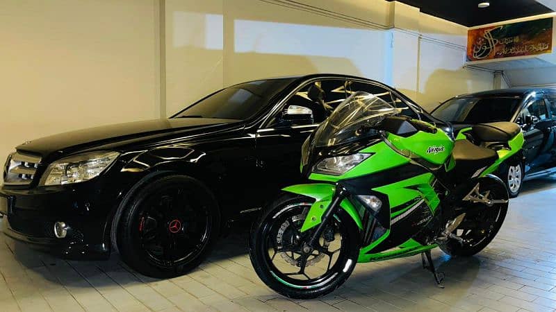 Kawasaki ZX300 (Original not Replica) Model 2013 9