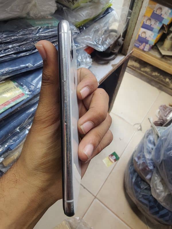 i phone x non pta/64 gb// condition 10/8/.      0/3/2/5//9/7/3/9/4/5/3 2