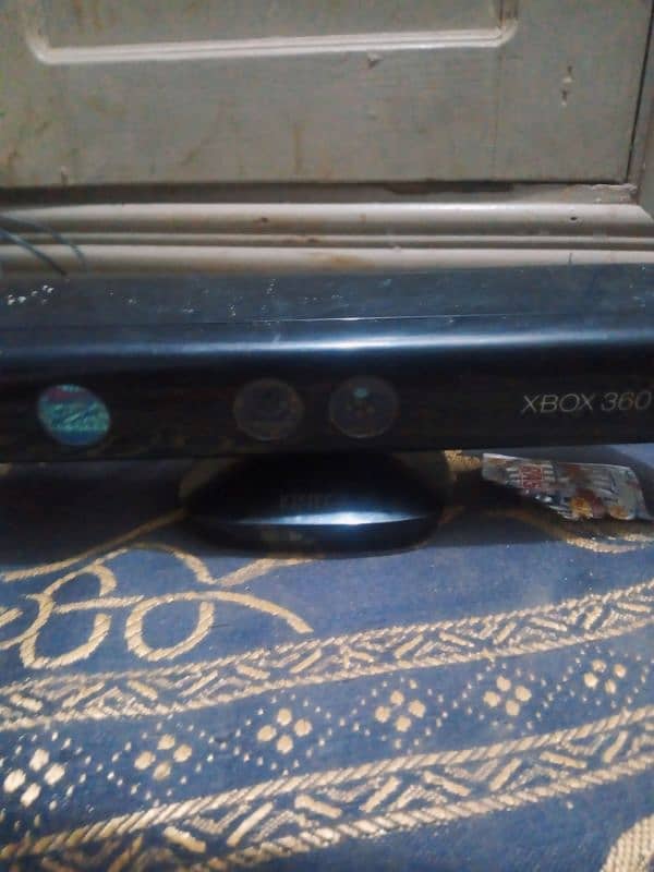 Xbox 360 Console with sensor 1