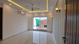 1 Kanal Full House For Rent In DHA Phase 3,Block W, Reasonable Price And Suitable Location Pakistan Punjab Lahore. 0