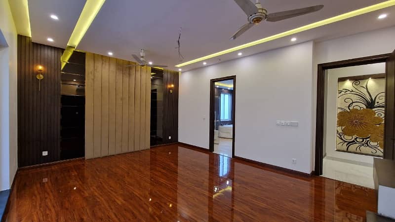 1 Kanal Full House For Rent In DHA Phase 3,Block W, Reasonable Price And Suitable Location Pakistan Punjab Lahore. 4