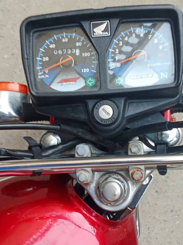 Honda cg 125 2023 model hai like new hai 2