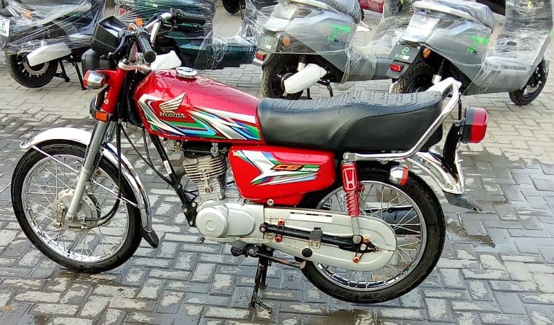 Honda cg 125 2023 model hai like new hai 6