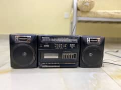 Tape cassete player with speakers high sound