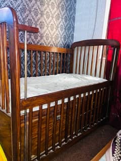 bab Wooden cot 9/10