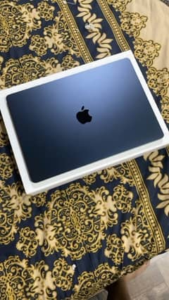 MacBook Air 15.3 256GB M3 Chip 2024 Model - Non Active