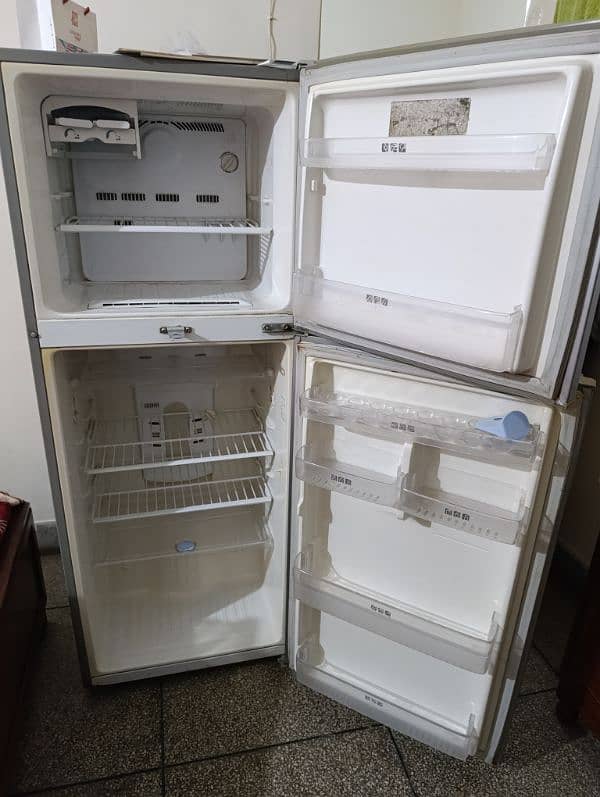 Samsung refrigerator neat and clean condion 5